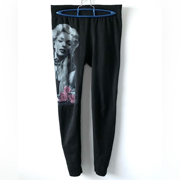 🛑SOLD🛑Marilyn Monroe Graphic Black Fleece Leggings Size Medium - Picture 1 of 2